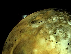 Io volcano2